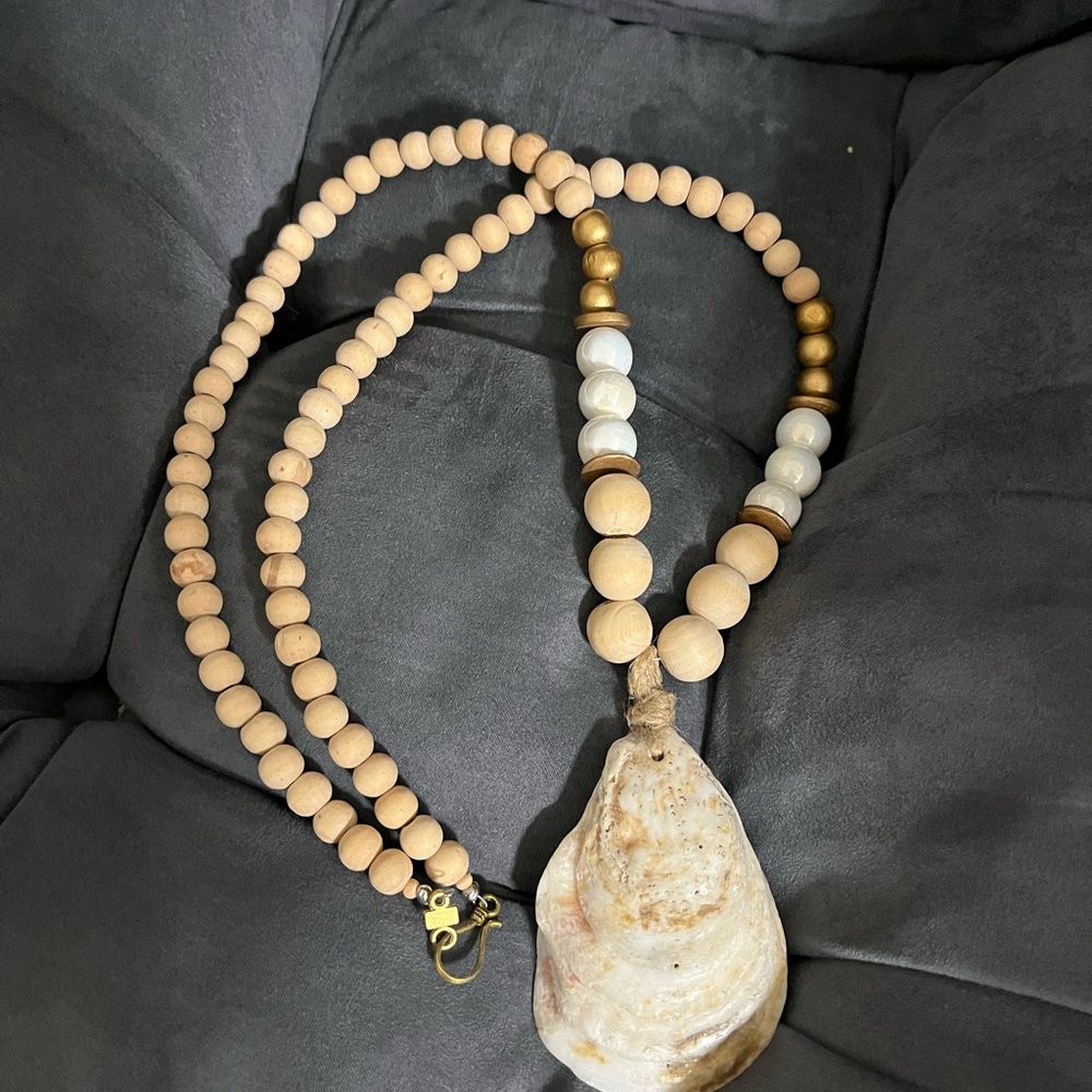 Natural Beaded Necklace with Oyster Shell Pendant